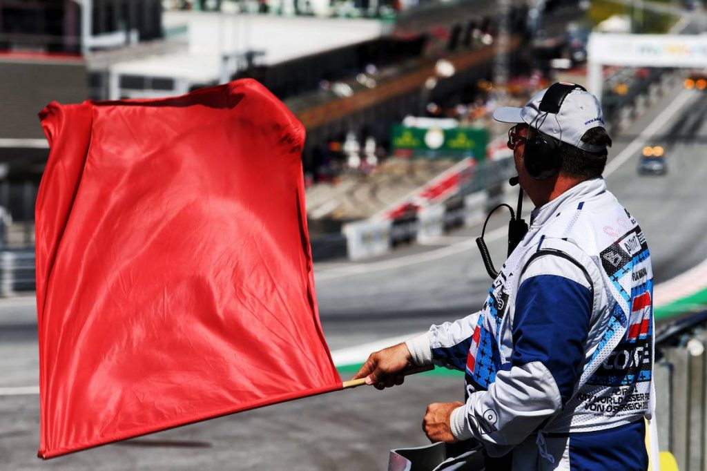 Arti Warna Bendera pada Balapan Mobil di Hartford